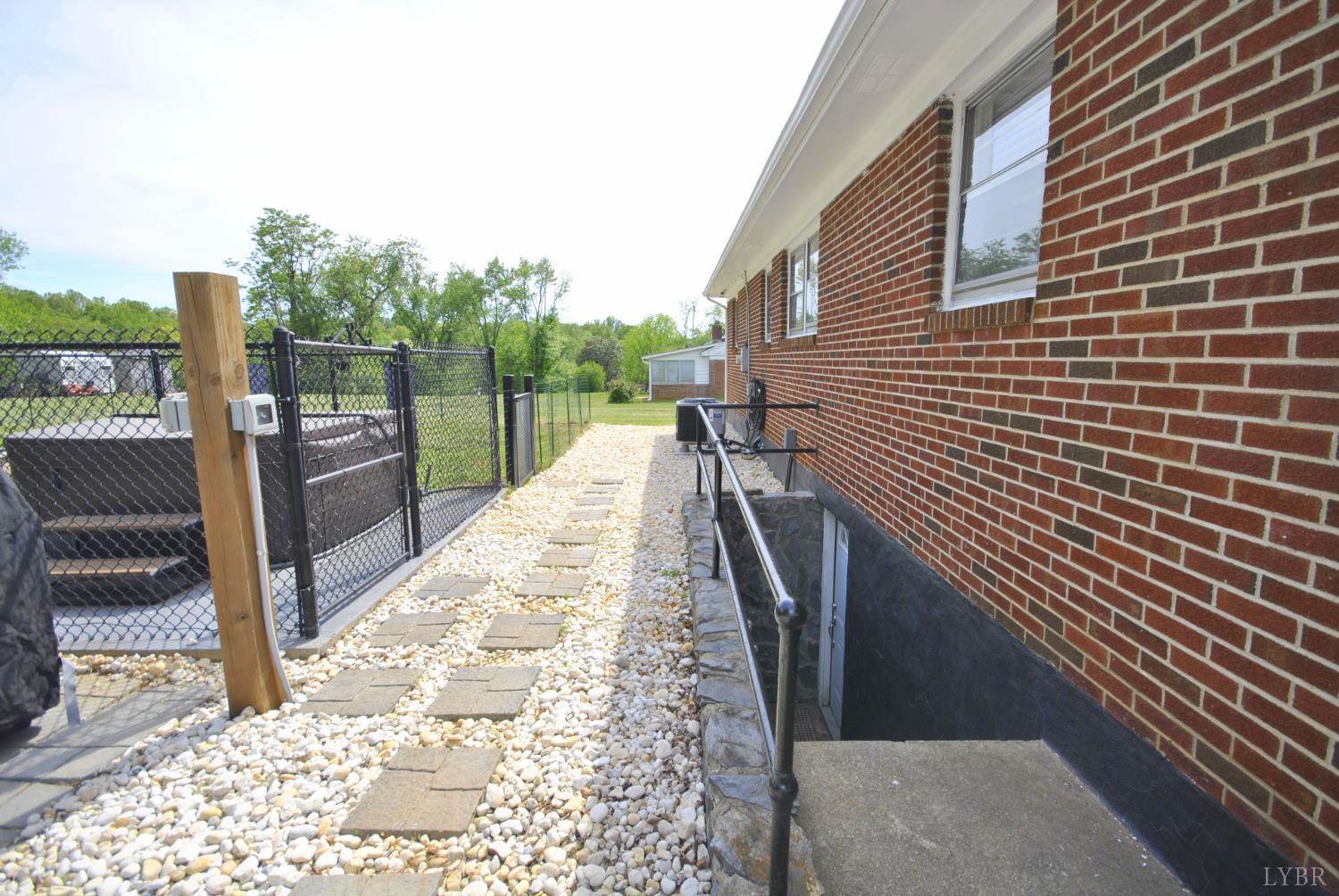 1130 Glenfield Drive, Lynchburg, VA 24502