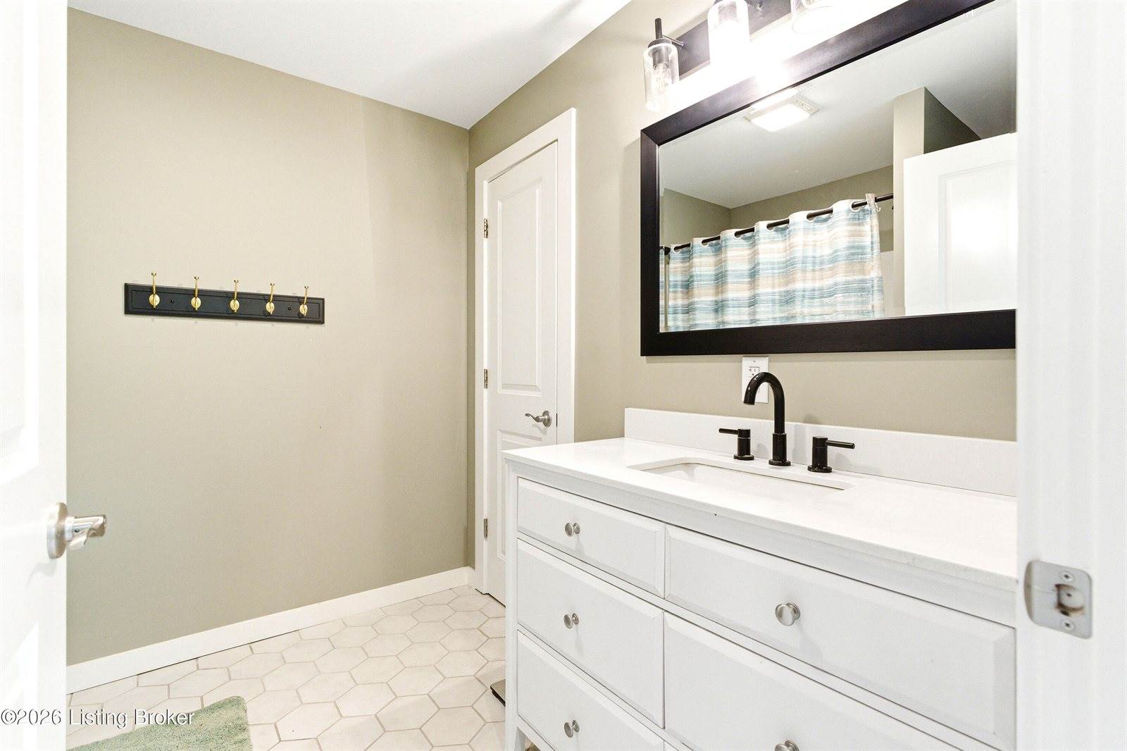 343 Pipeline Rd, Elizabethtown, KY 42701