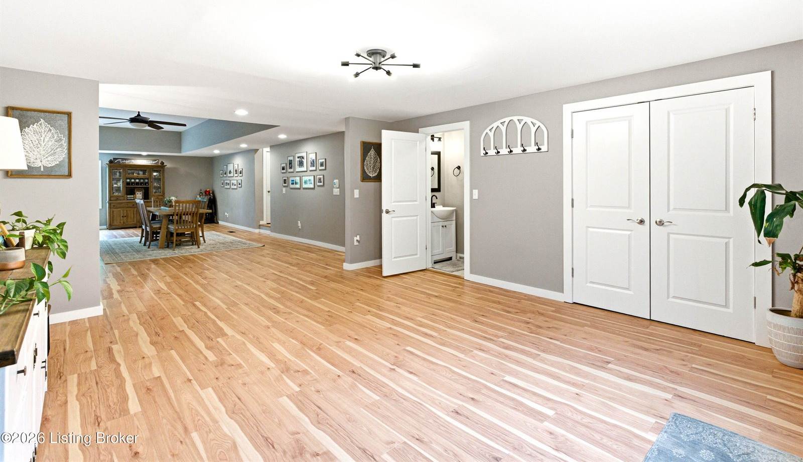 343 Pipeline Rd, Elizabethtown, KY 42701