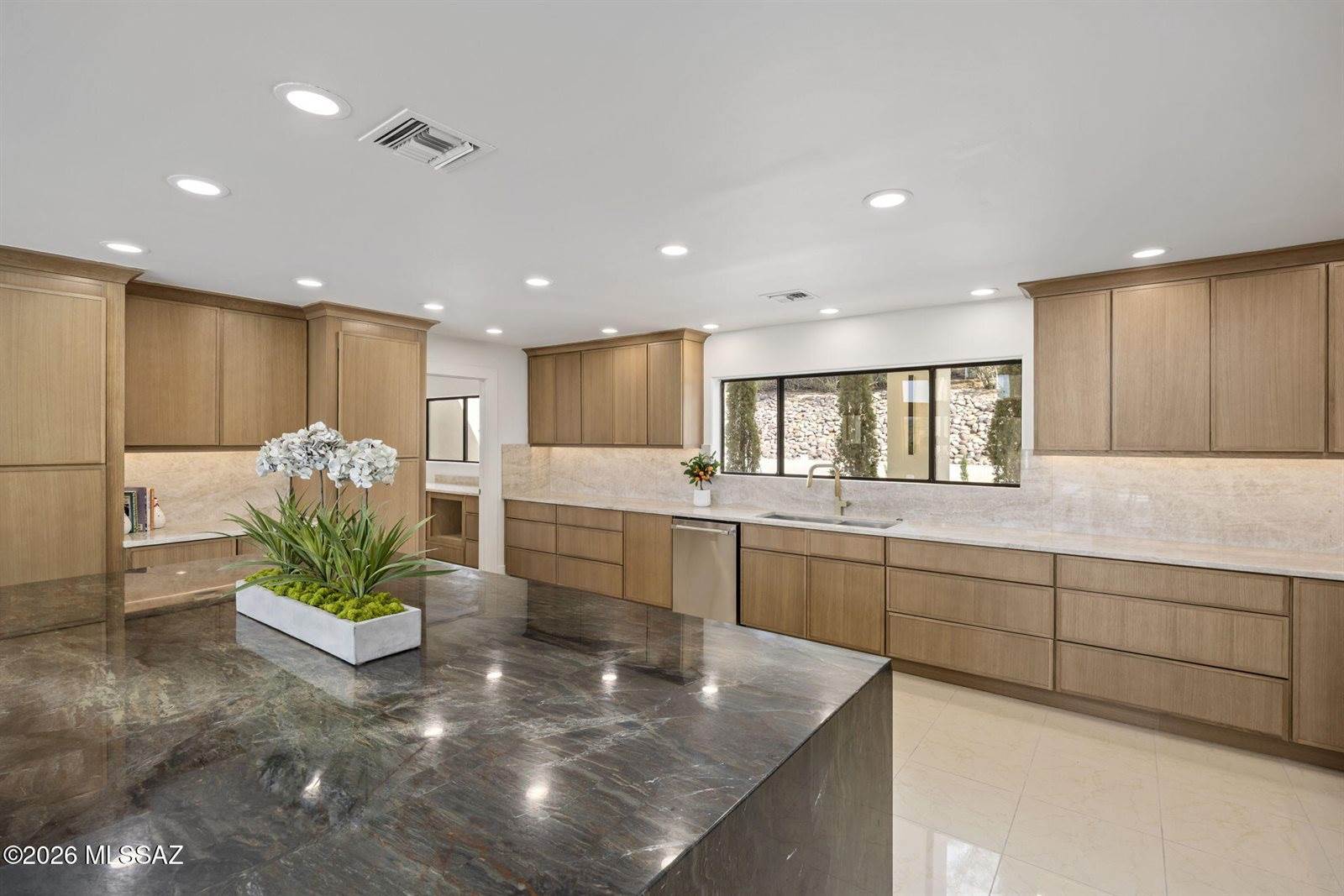 295 West Valle Del Oro Road, Oro Valley, AZ 85737