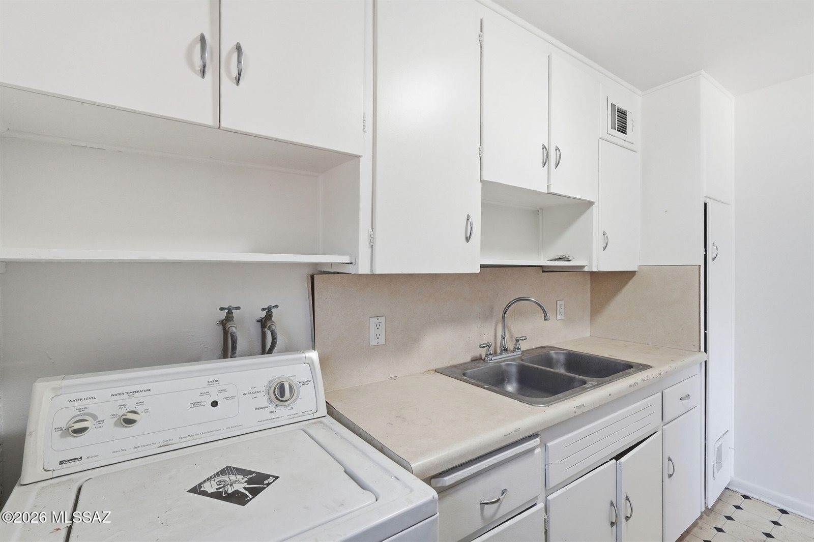 2721 East Fort Lowell Road, Tucson, AZ 85716