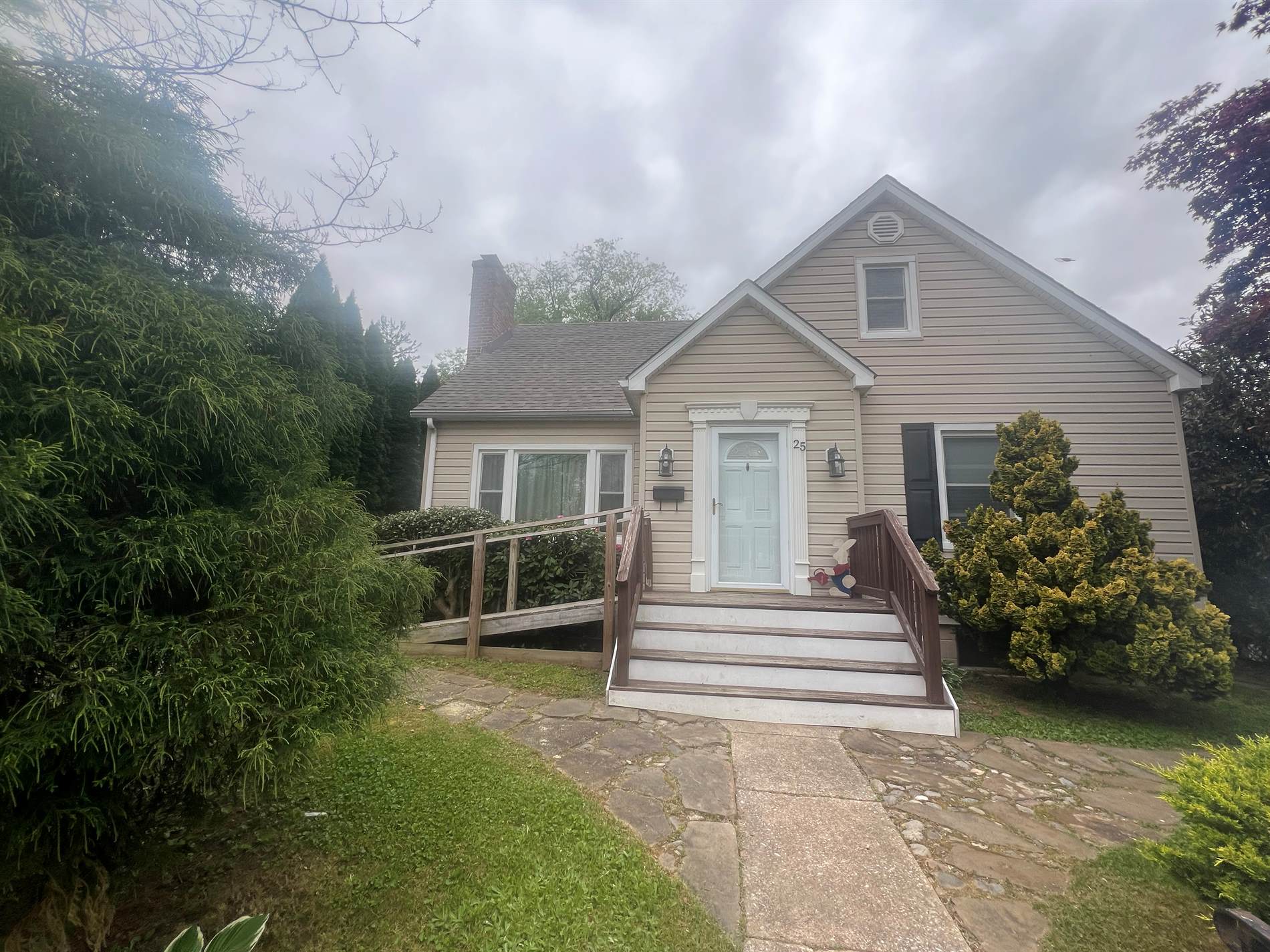 25 Kemper Ave, Westminster, MD 21157