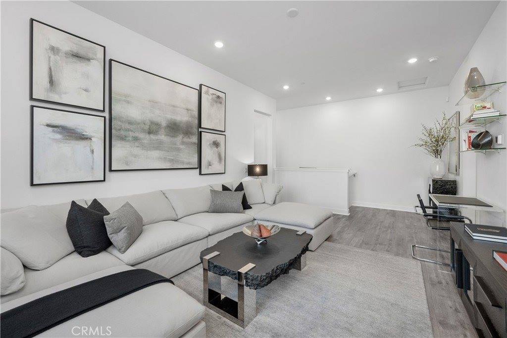 27225 Cranmore, Valencia, CA 91381
