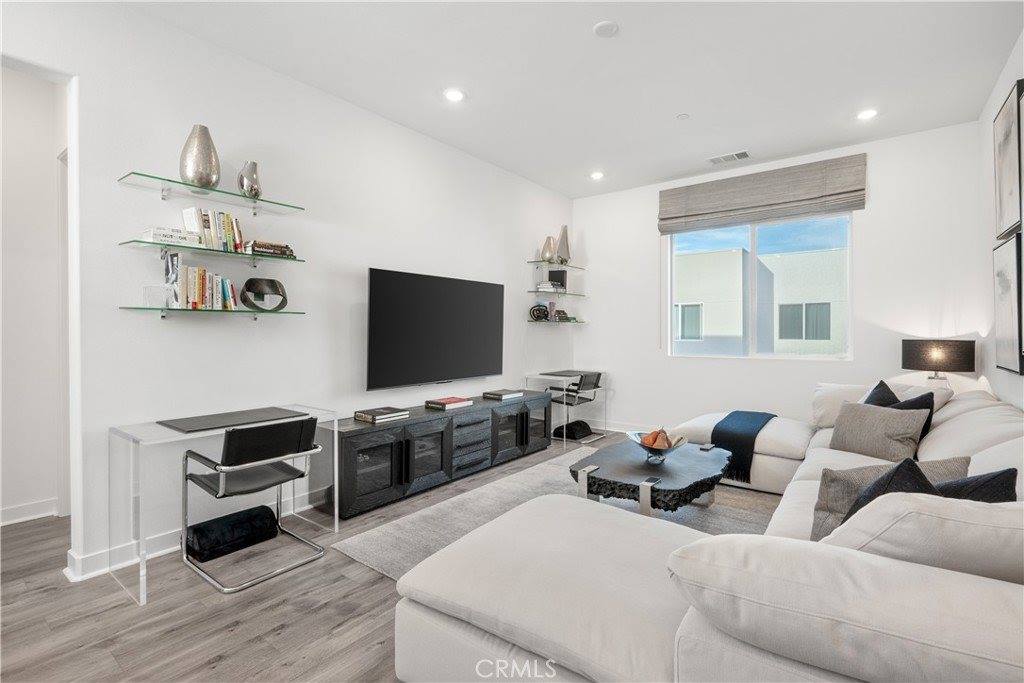 27225 Cranmore, Valencia, CA 91381