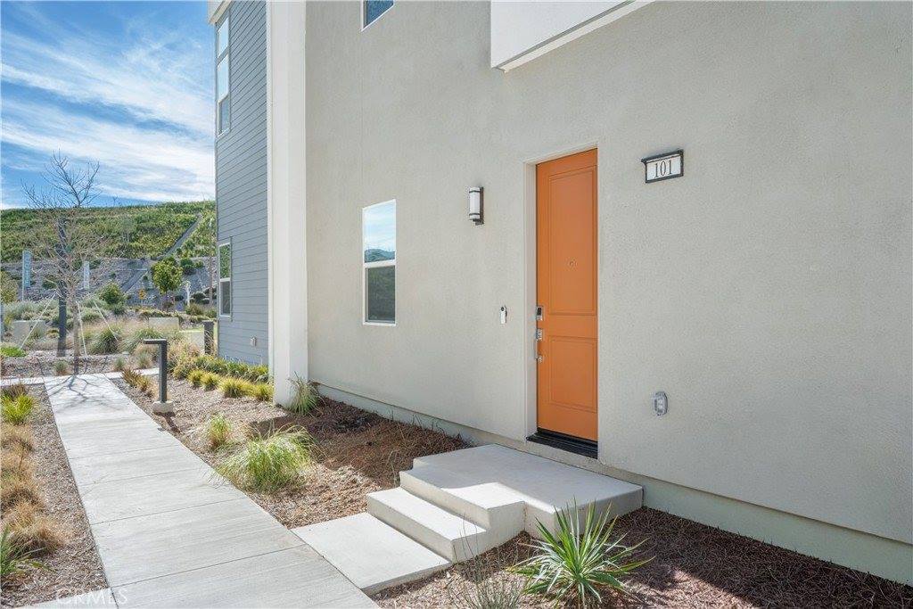 27225 Cranmore, Valencia, CA 91381