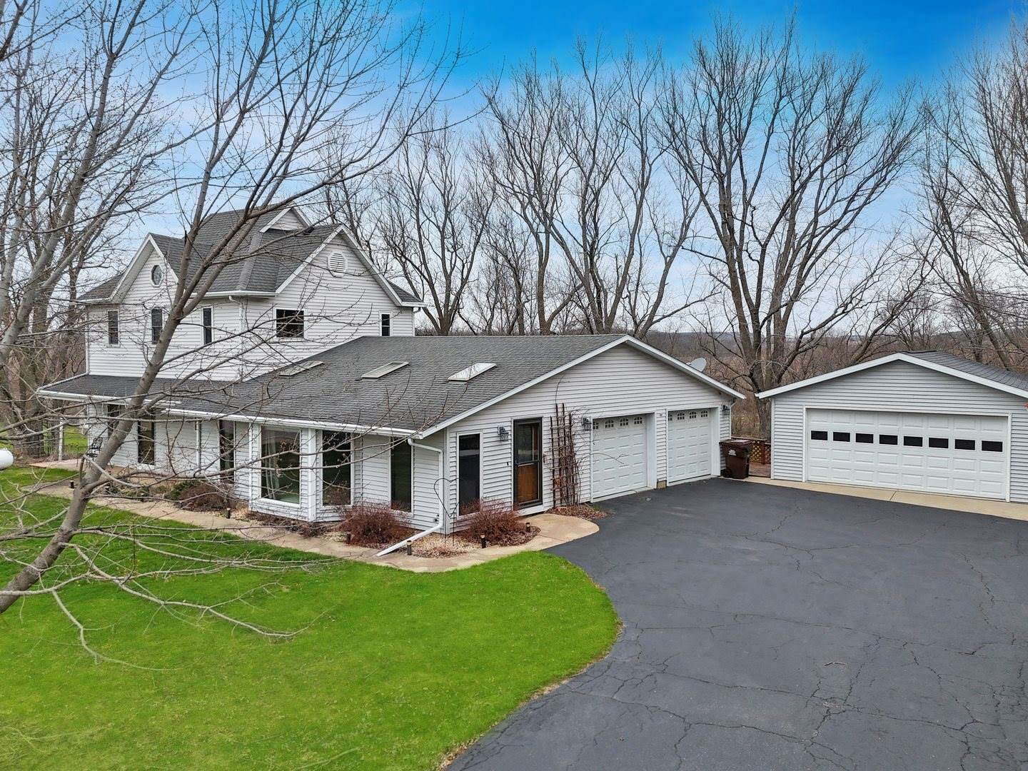 2472 West Red Oak Road, Freeport, IL 61032