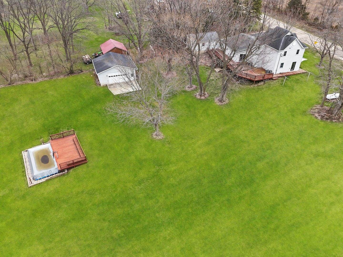 2472 West Red Oak Road, Freeport, IL 61032