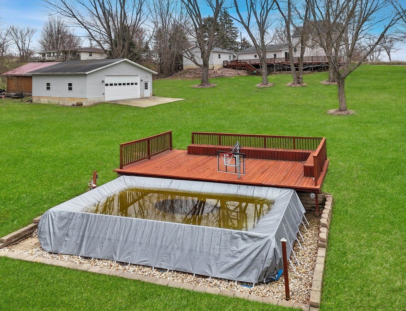 2472 West Red Oak Road, Freeport, IL 61032