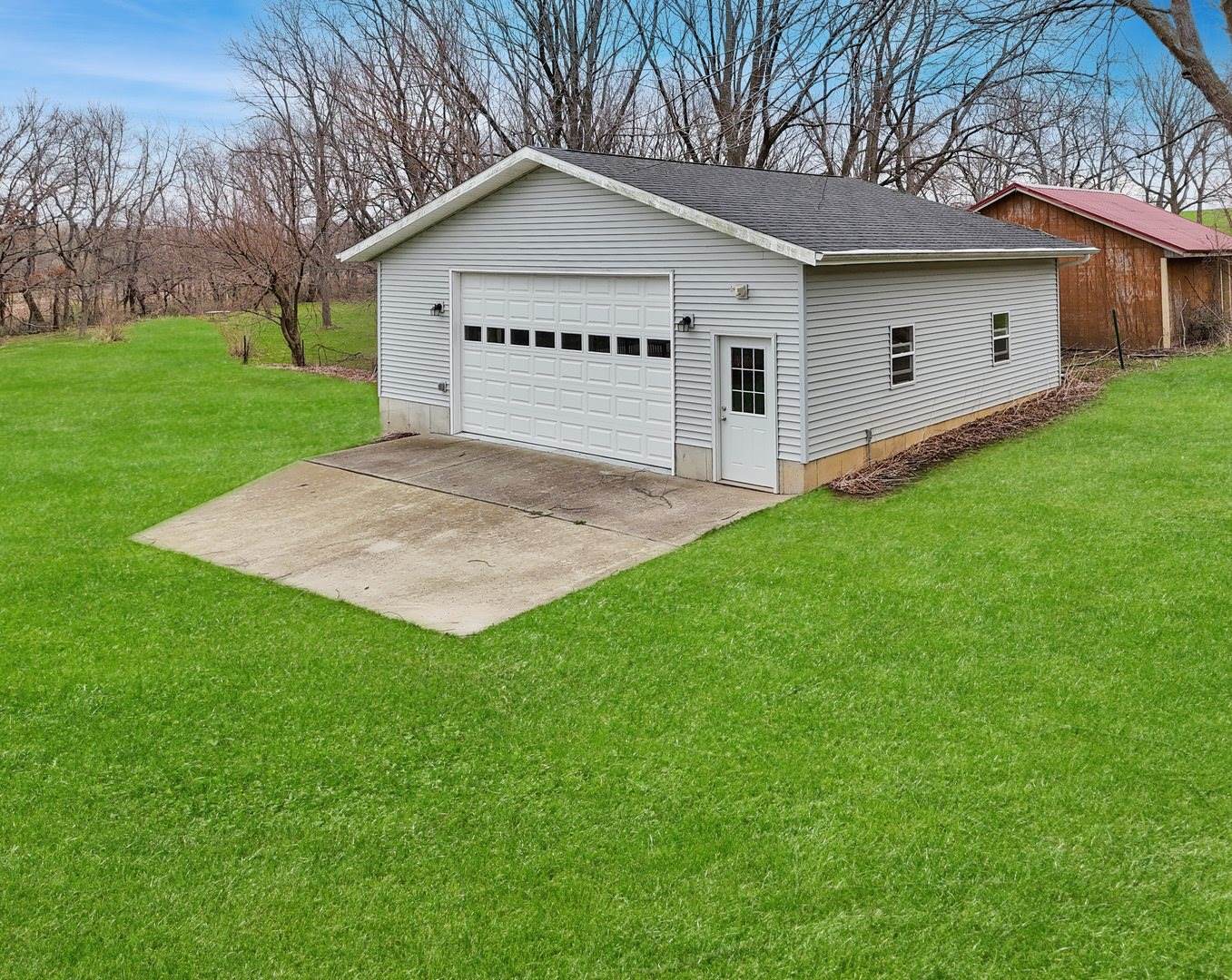 2472 West Red Oak Road, Freeport, IL 61032