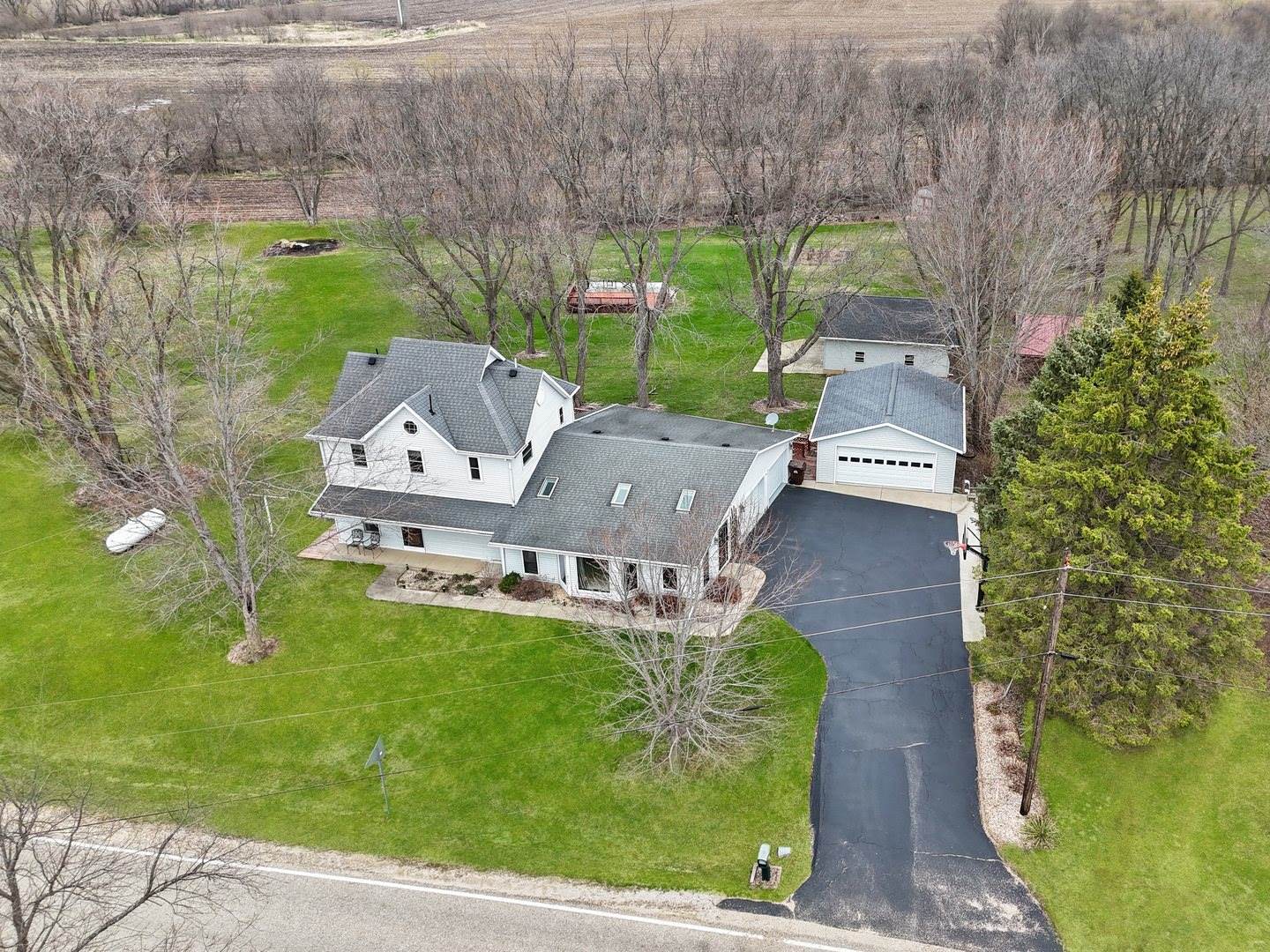 2472 West Red Oak Road, Freeport, IL 61032