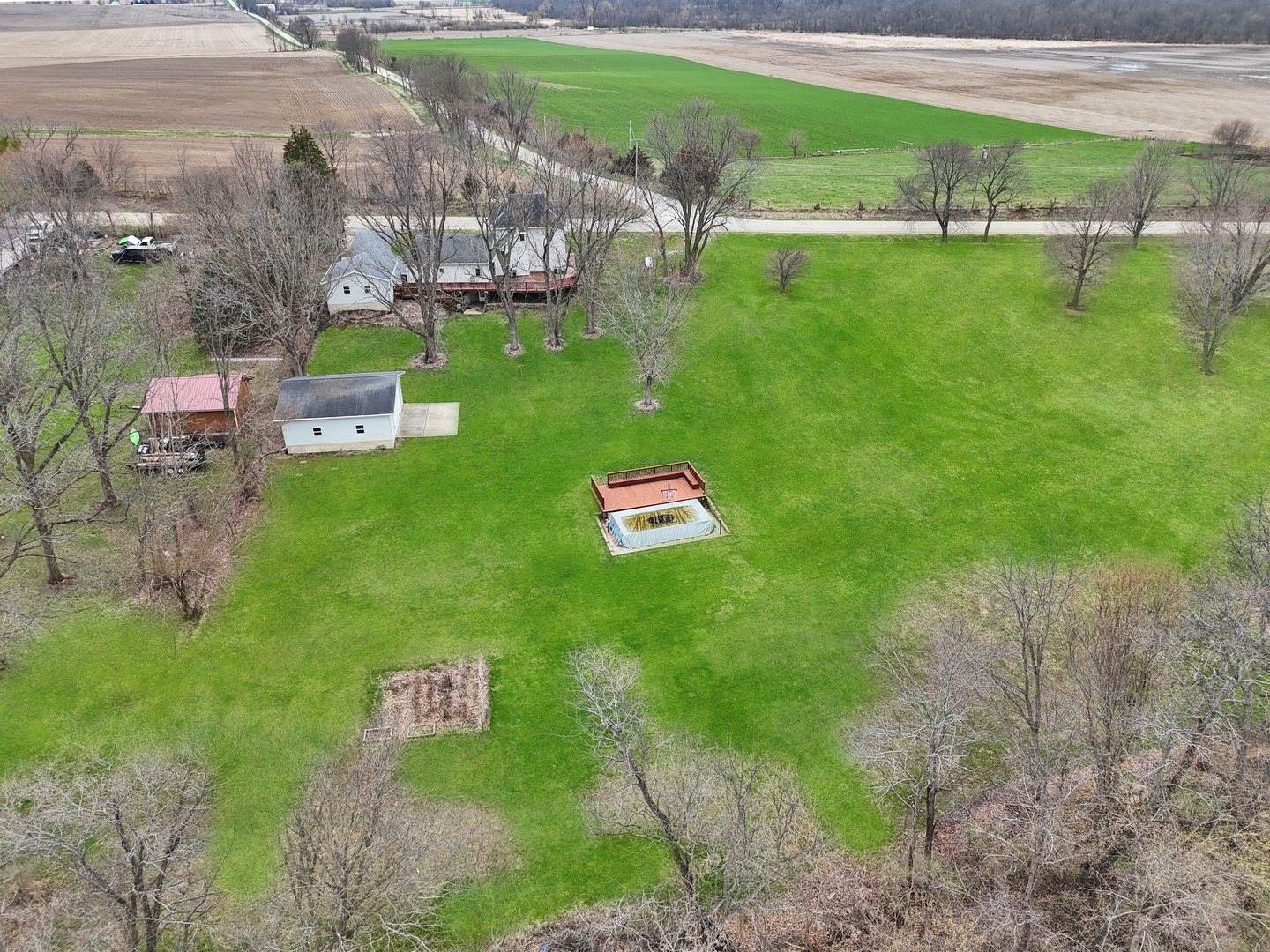 2472 West Red Oak Road, Freeport, IL 61032