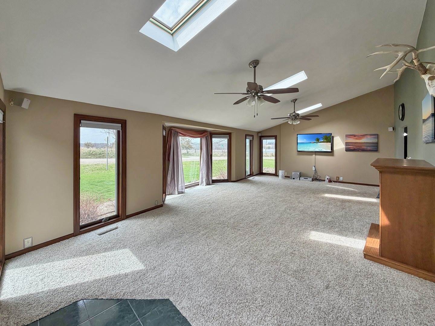 2472 West Red Oak Road, Freeport, IL 61032