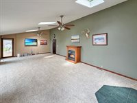 2472 West Red Oak Road, Freeport, IL 61032
