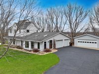 2472 West Red Oak Road, Freeport, IL 61032