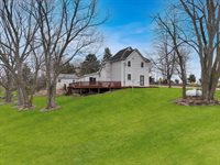 2472 West Red Oak Road, Freeport, IL 61032