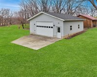 2472 West Red Oak Road, Freeport, IL 61032