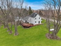 2472 West Red Oak Road, Freeport, IL 61032