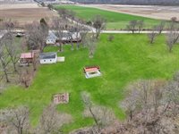 2472 West Red Oak Road, Freeport, IL 61032