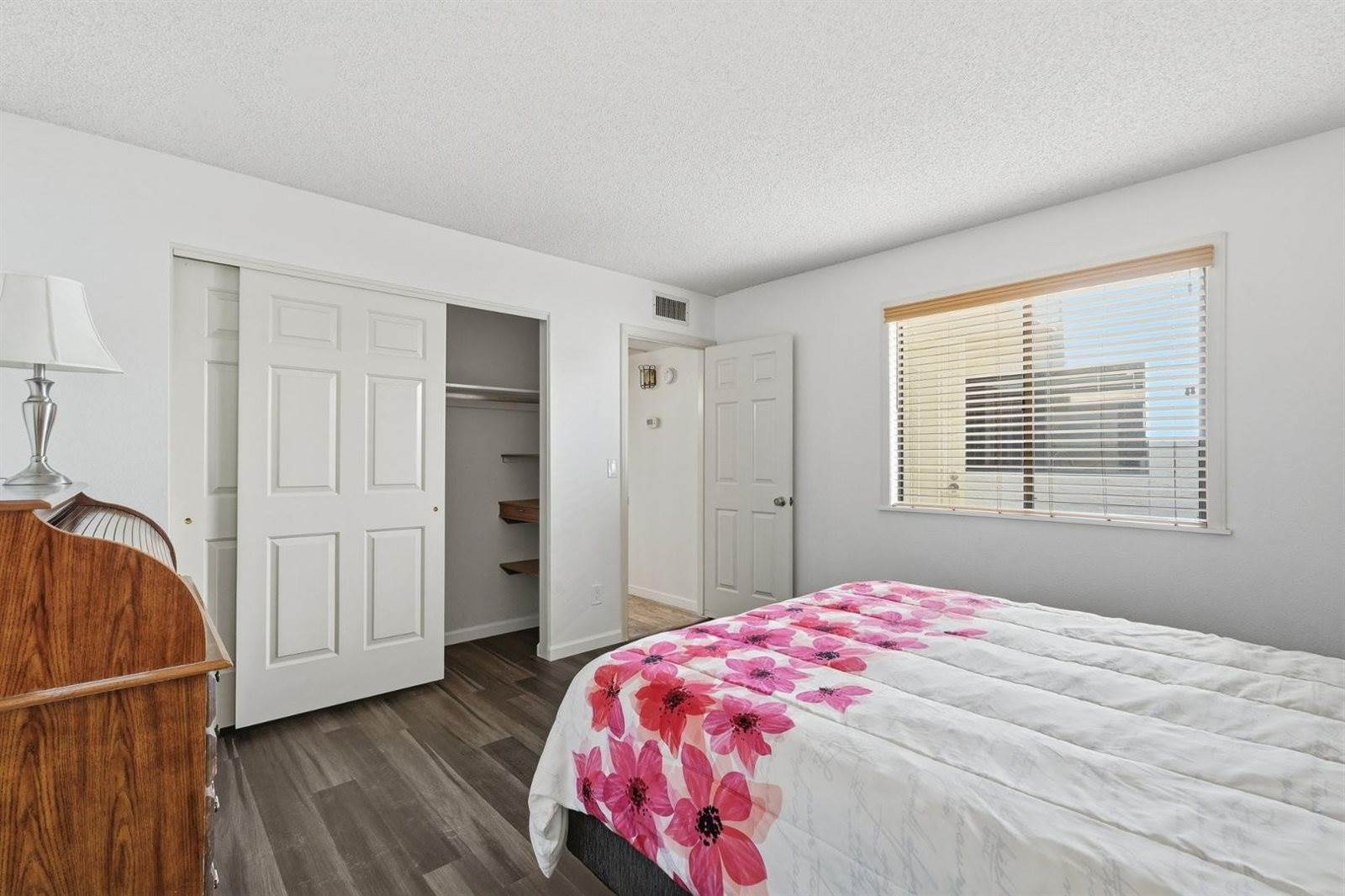650 South Arrowwood Way, Mesa, AZ 85208