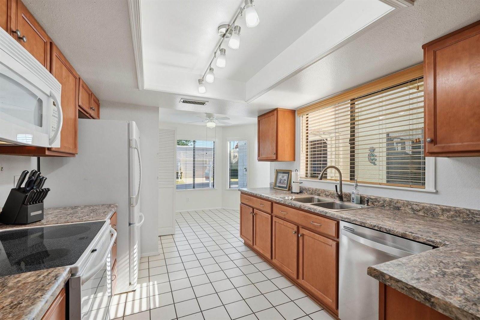 650 South Arrowwood Way, Mesa, AZ 85208