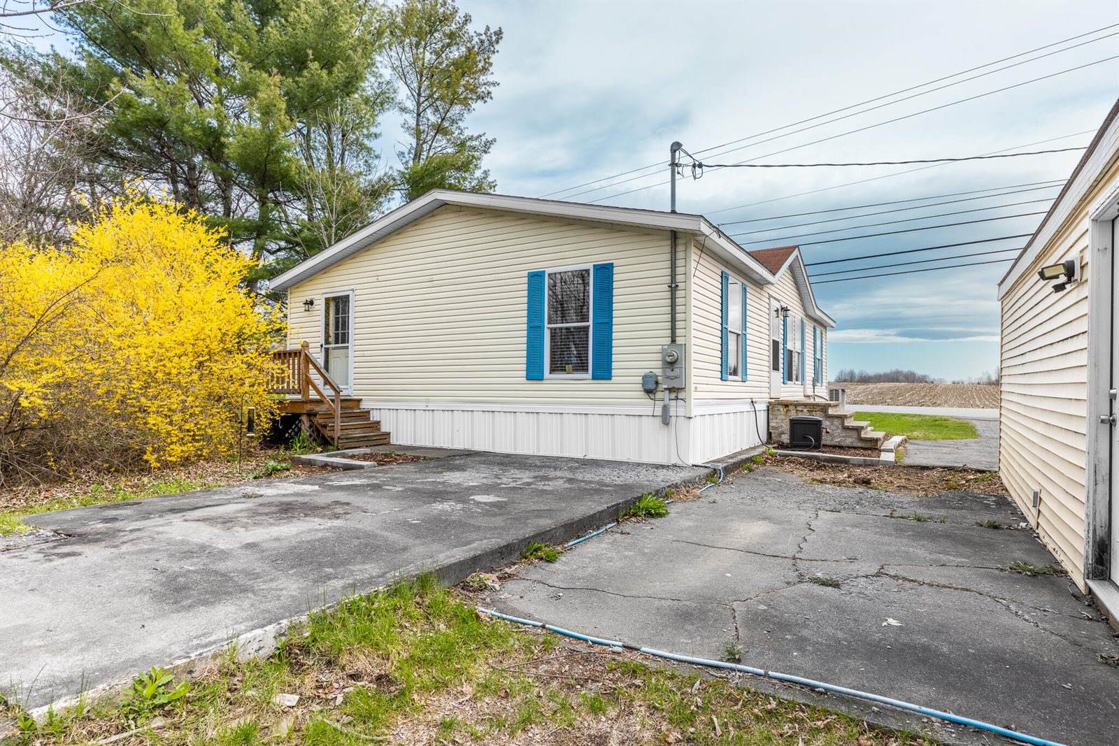 43 Main Street, Corinth, ME 04427