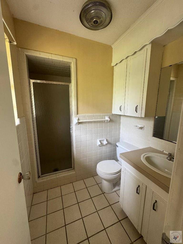 120 East Greenfield, Wake Village, TX 75501