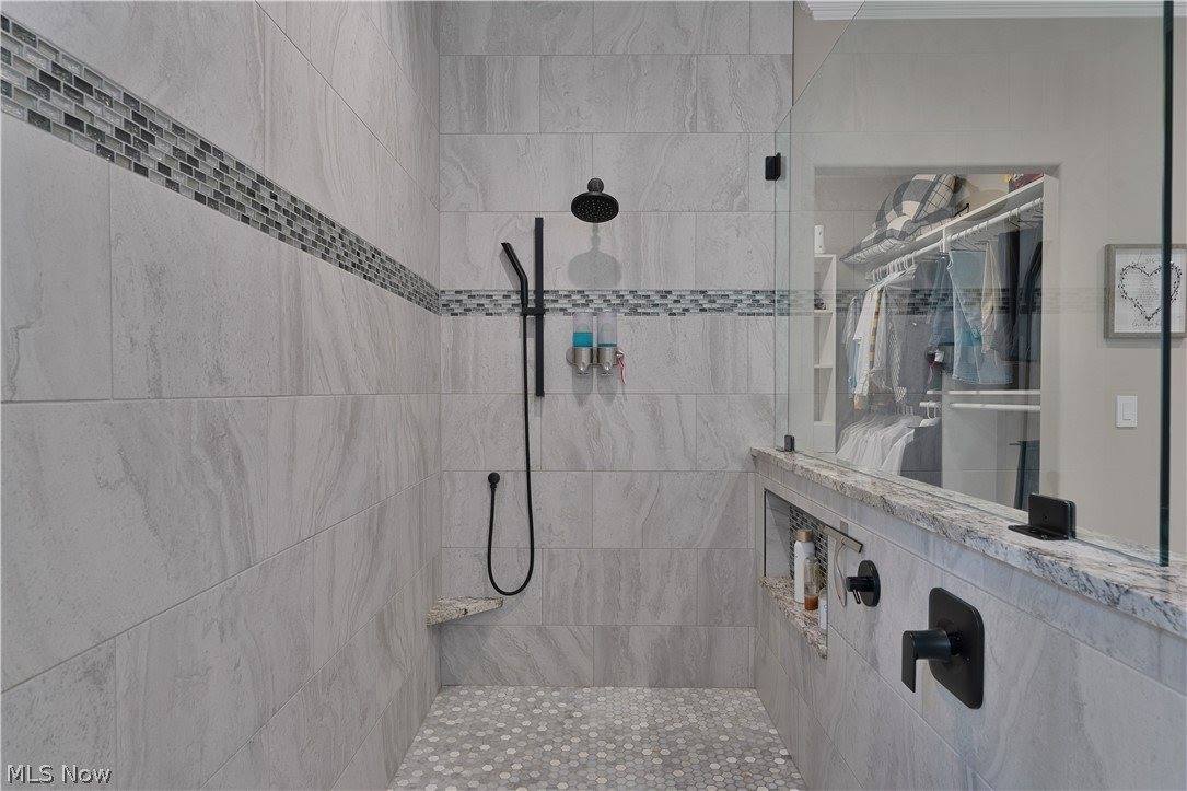 2900 Whispering Pines Drive, Canfield, OH 44406
