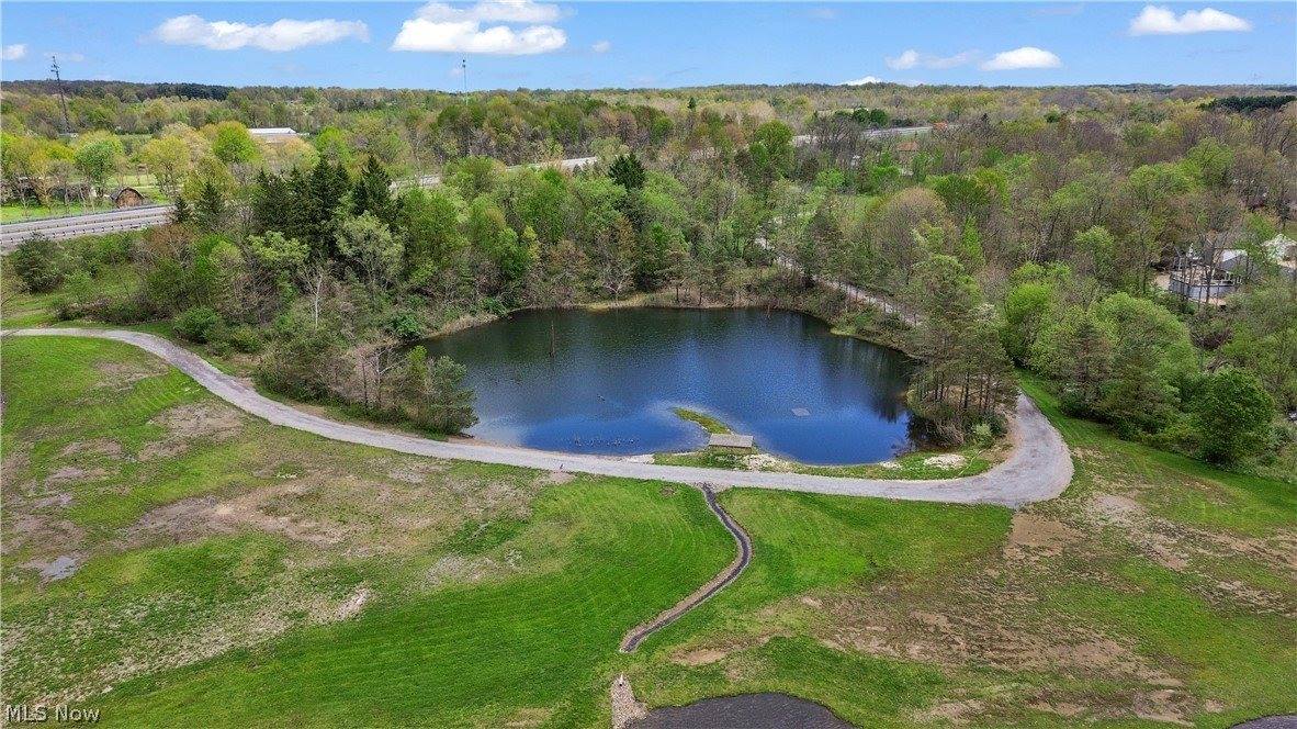 2900 Whispering Pines Drive, Canfield, OH 44406