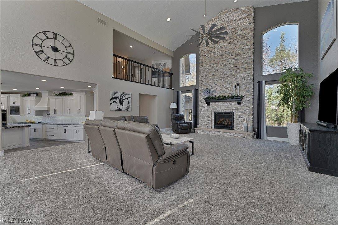 2900 Whispering Pines Drive, Canfield, OH 44406
