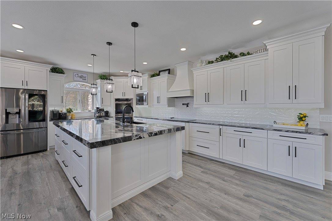 2900 Whispering Pines Drive, Canfield, OH 44406