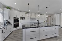 2900 Whispering Pines Drive, Canfield, OH 44406