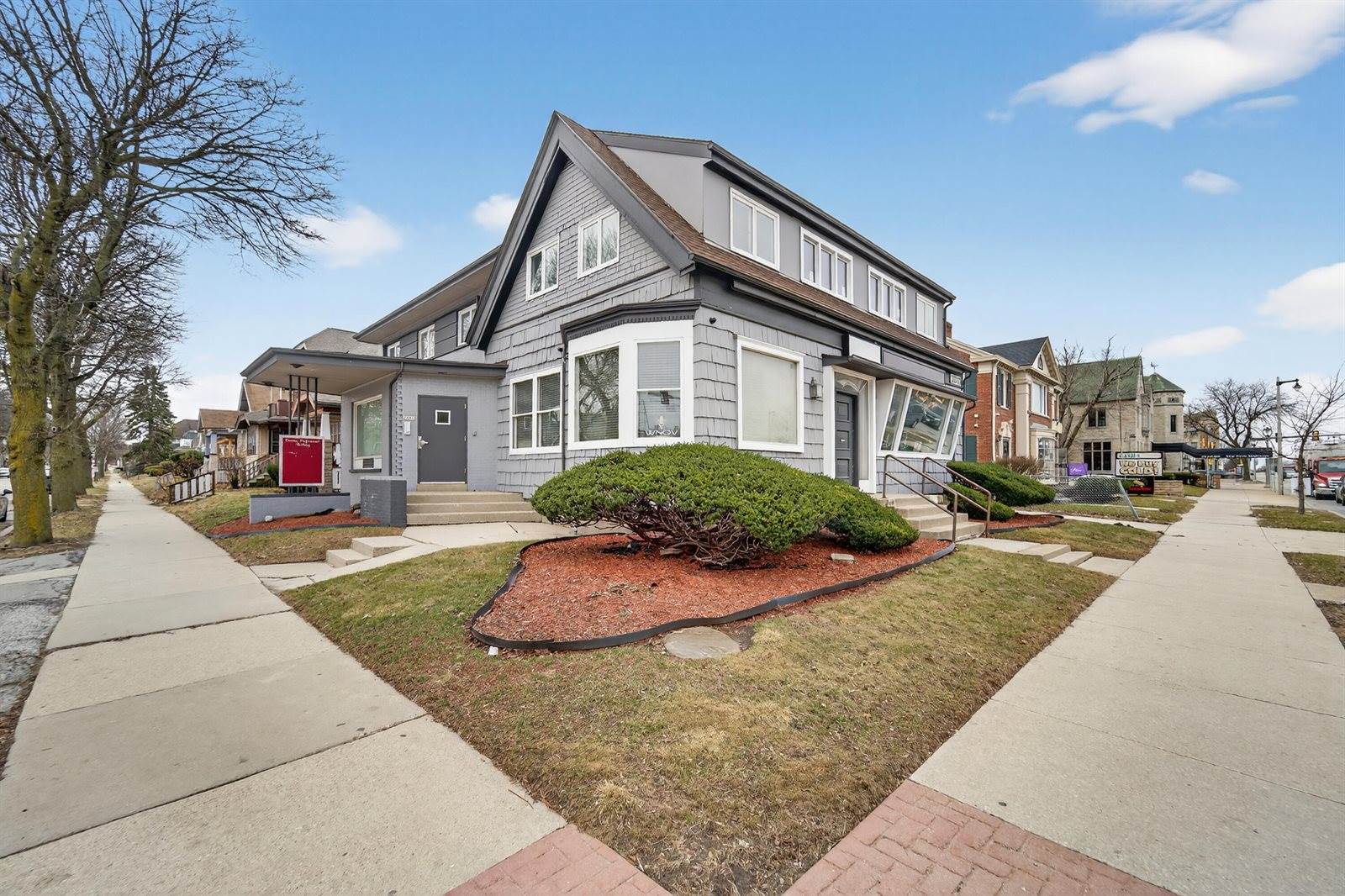 2001 West Capitol Dr, Milwaukee, WI 53206