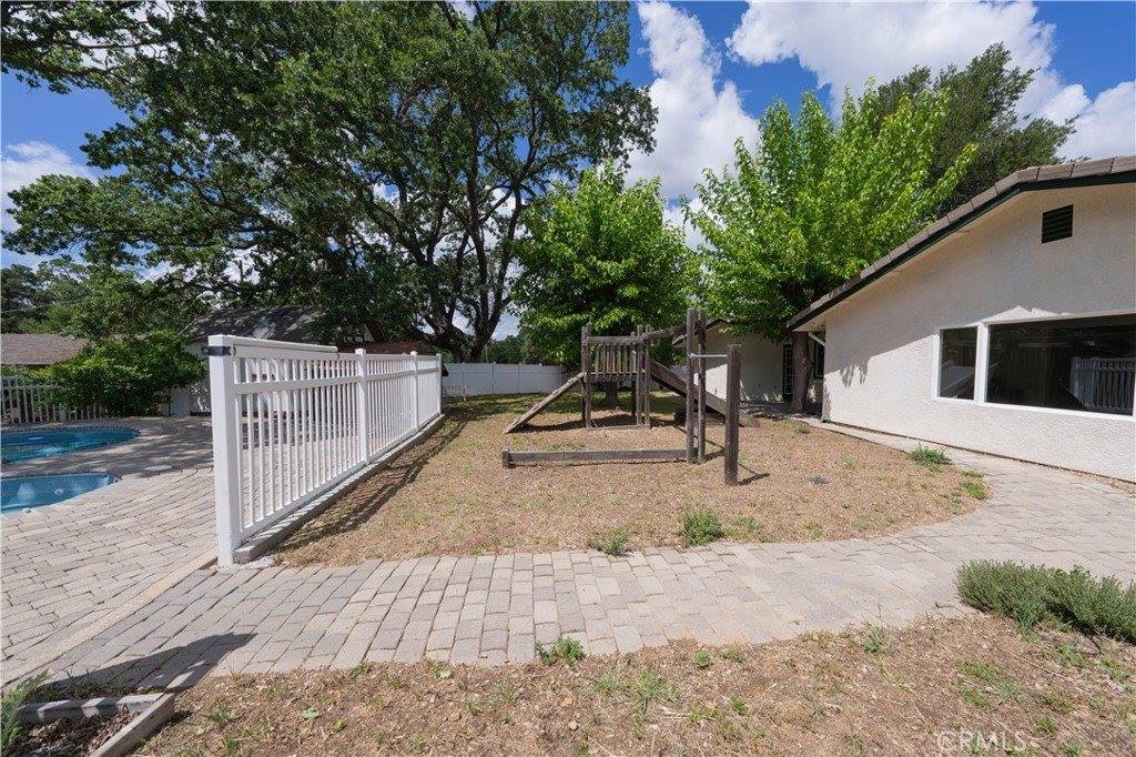 7990 San Gabriel Road, Atascadero, CA 93422