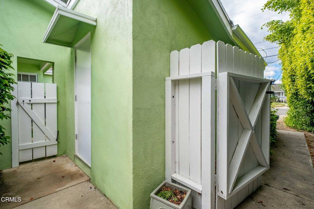 6040 Laurelgrove Avenue, North Hollywood, CA 91606