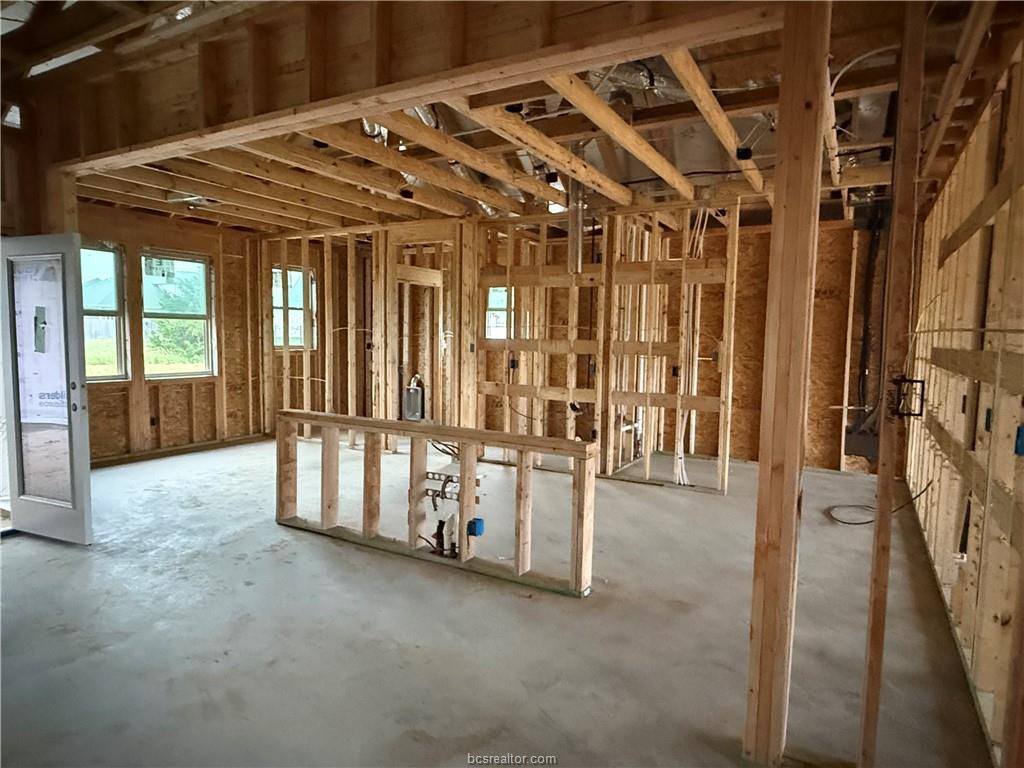 1046 Calaveras, College Station, TX 77845