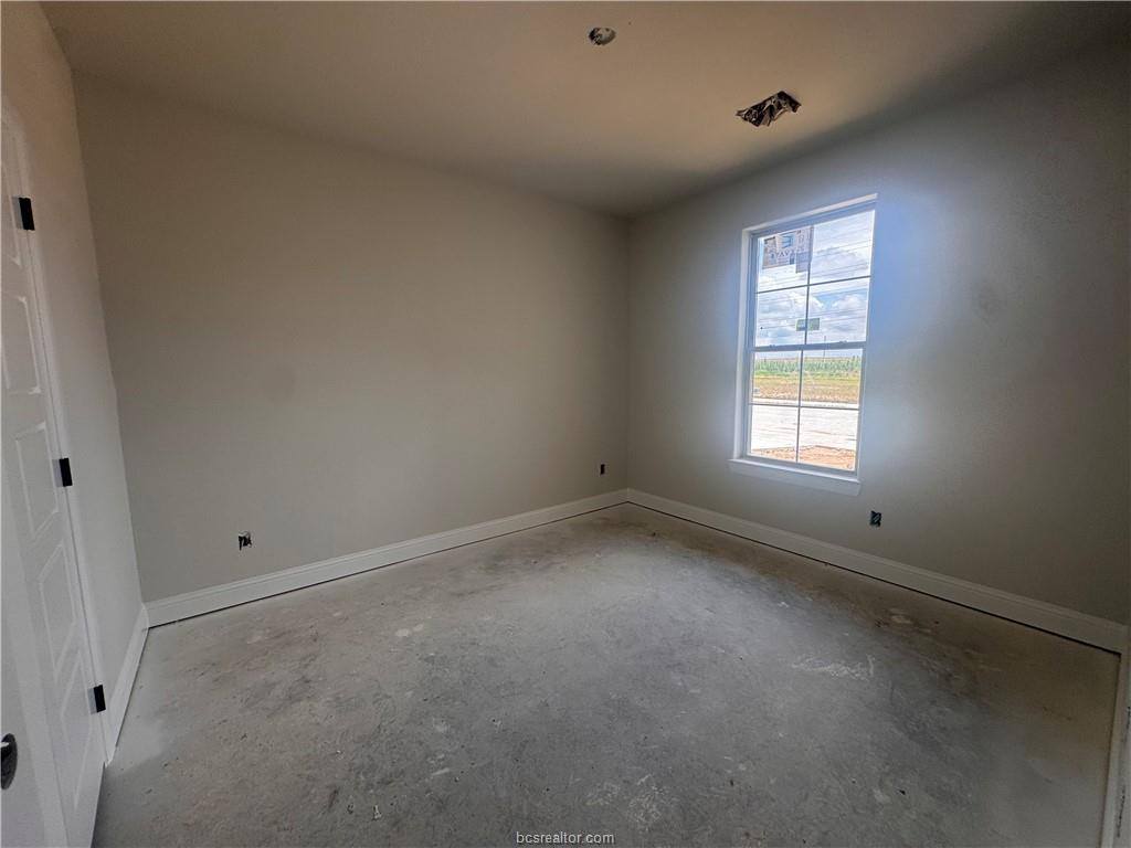 1046 Calaveras, College Station, TX 77845