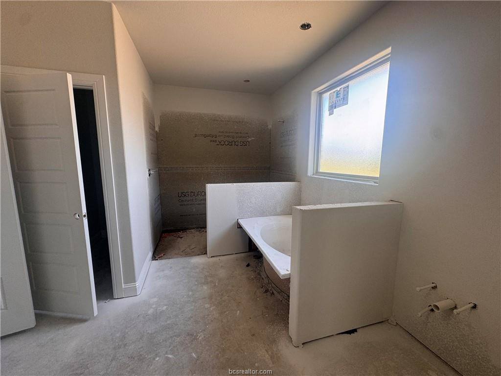 1046 Calaveras, College Station, TX 77845