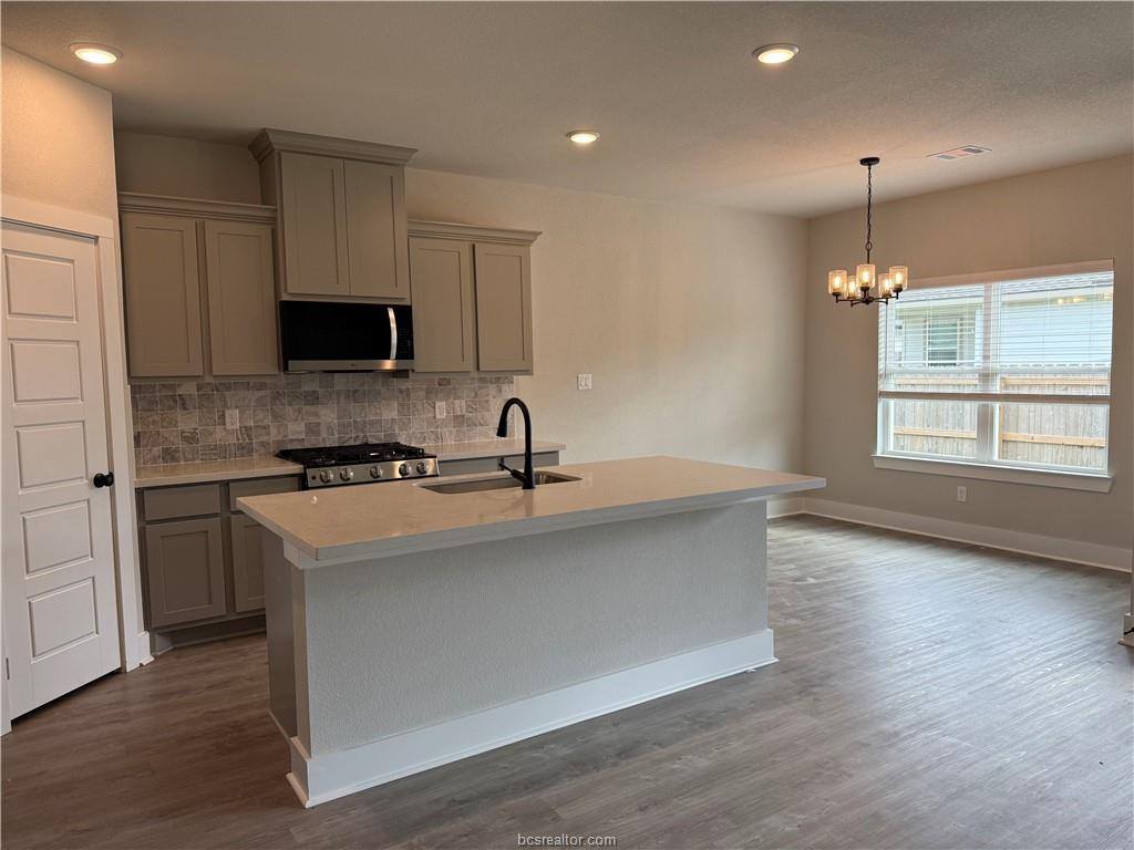 905 Fork Court, College Station, TX 77845