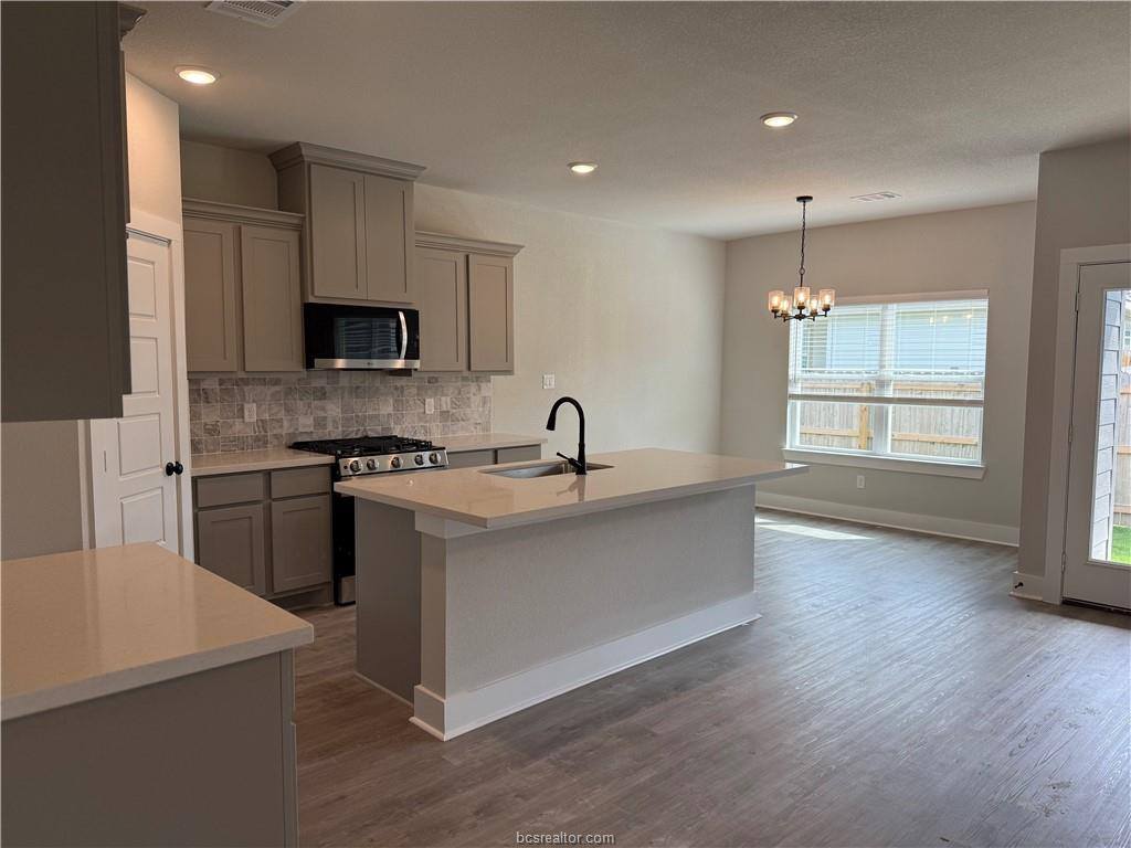 905 Fork Court, College Station, TX 77845