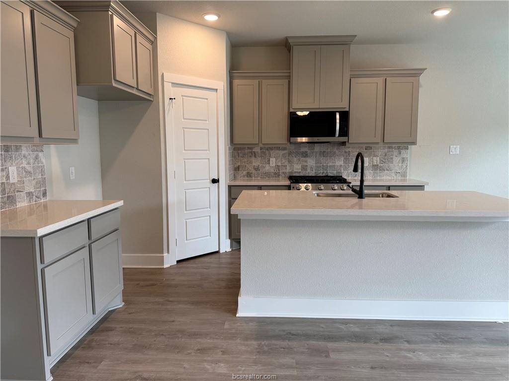 905 Fork Court, College Station, TX 77845