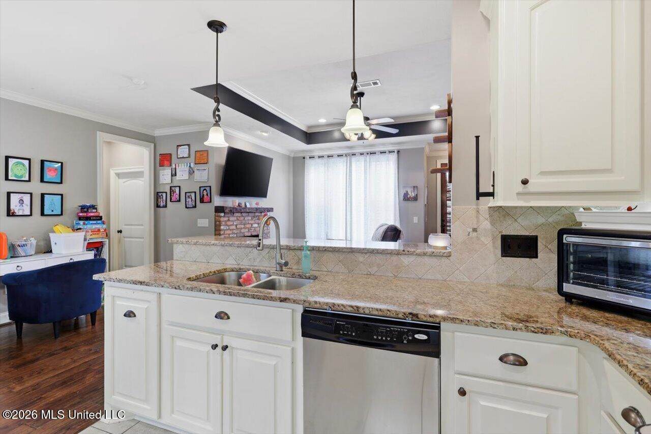 206 Barrington Cove, Florence, MS 39073