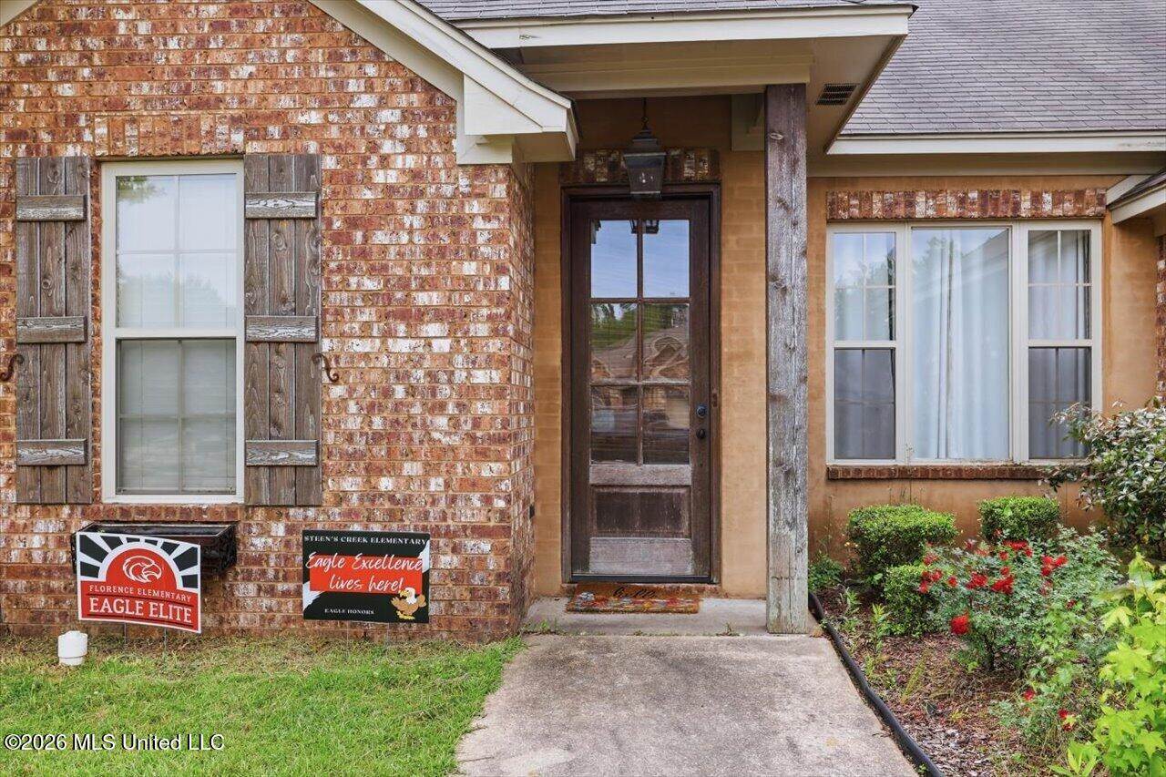 206 Barrington Cove, Florence, MS 39073