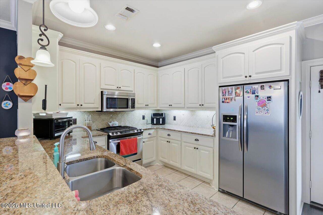 206 Barrington Cove, Florence, MS 39073