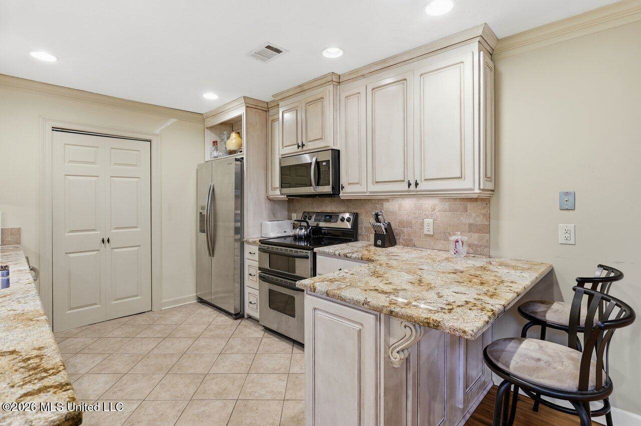 137 Lakeview Drive, Madison, MS 39110