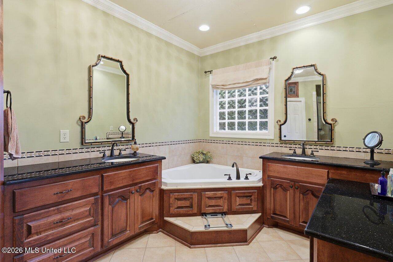 137 Lakeview Drive, Madison, MS 39110