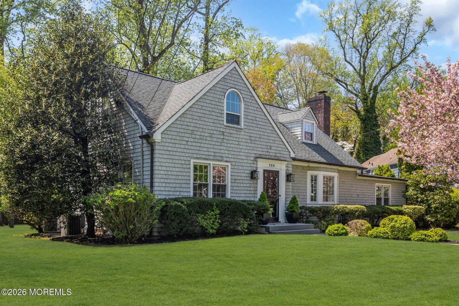 10 South Woodland Drive, Fair Haven, NJ 07704