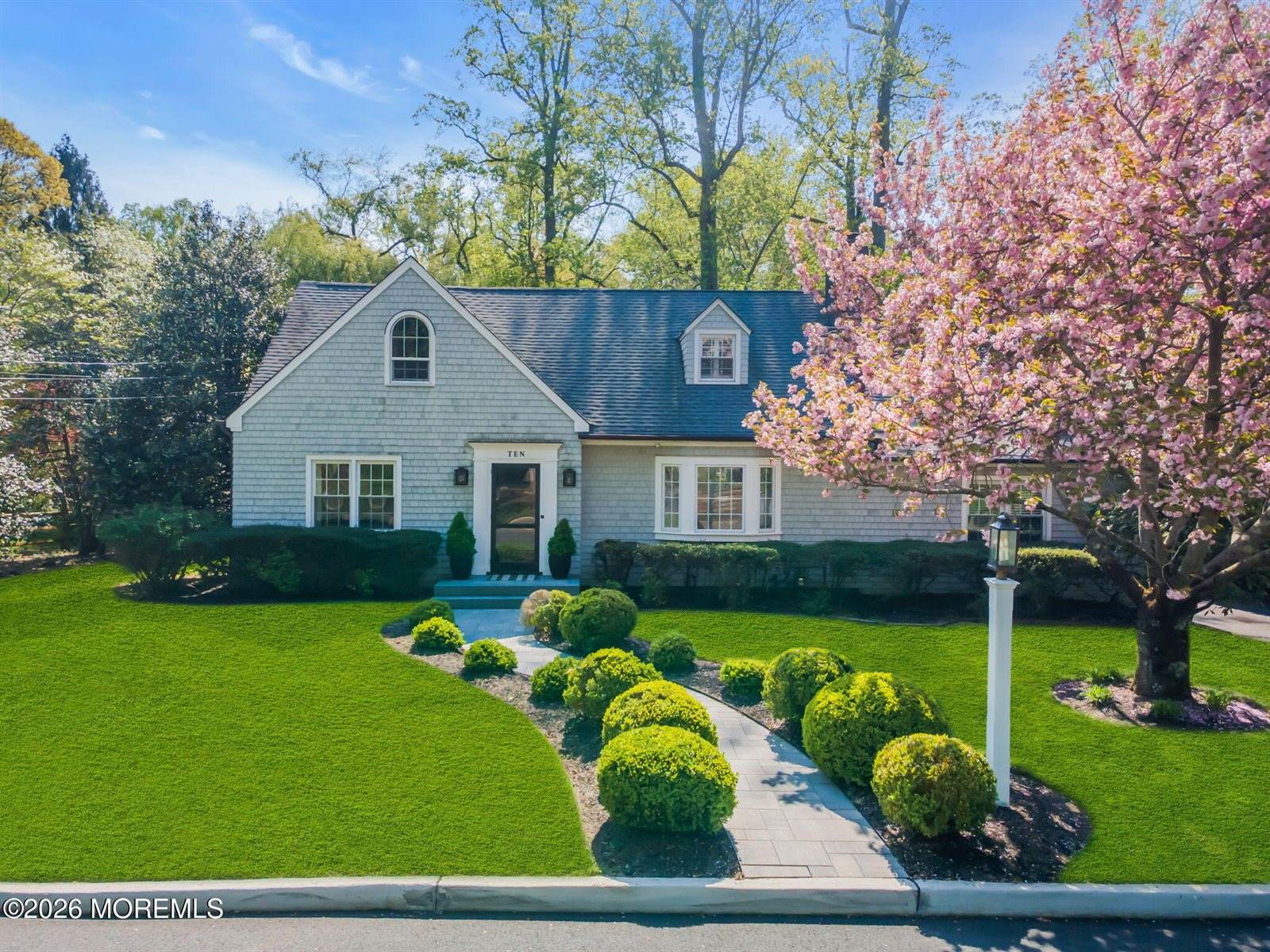 10 South Woodland Drive, Fair Haven, NJ 07704