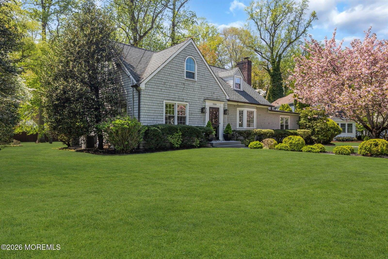 10 South Woodland Drive, Fair Haven, NJ 07704