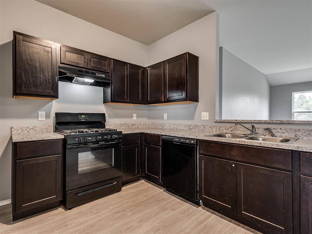 734 West Lola Drive, Mustang, OK 73064
