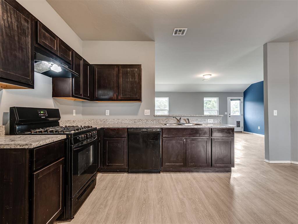 734 West Lola Drive, Mustang, OK 73064